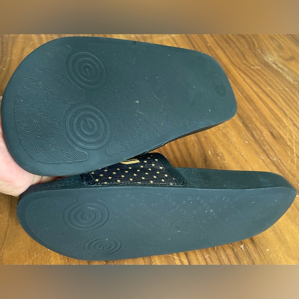 💎Gucci “Guccy” Sega Pursuit Slides women’s 6. Gently worn. - Picture 3 of 8